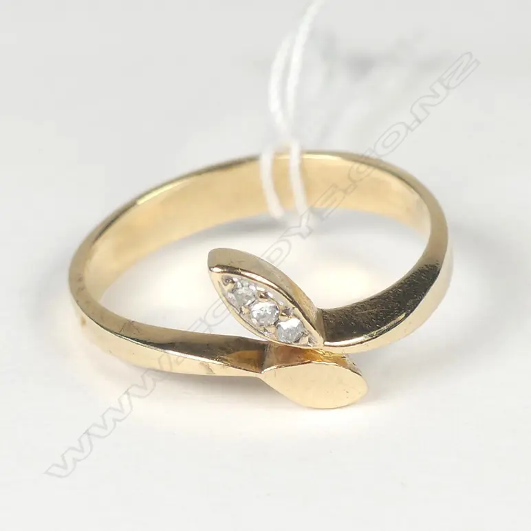 9CT GOLD & DIAMOND SNAKE RING Image 1++