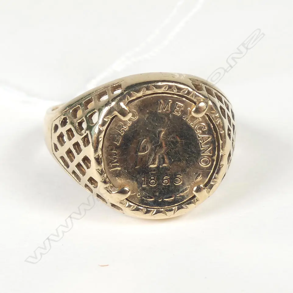 9 CT GOLD RING WITH GOLD PLATED COIN Image 1++