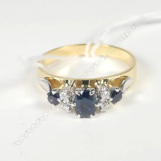 18CT GOLD SAPPHIRE & DIAMOND RING