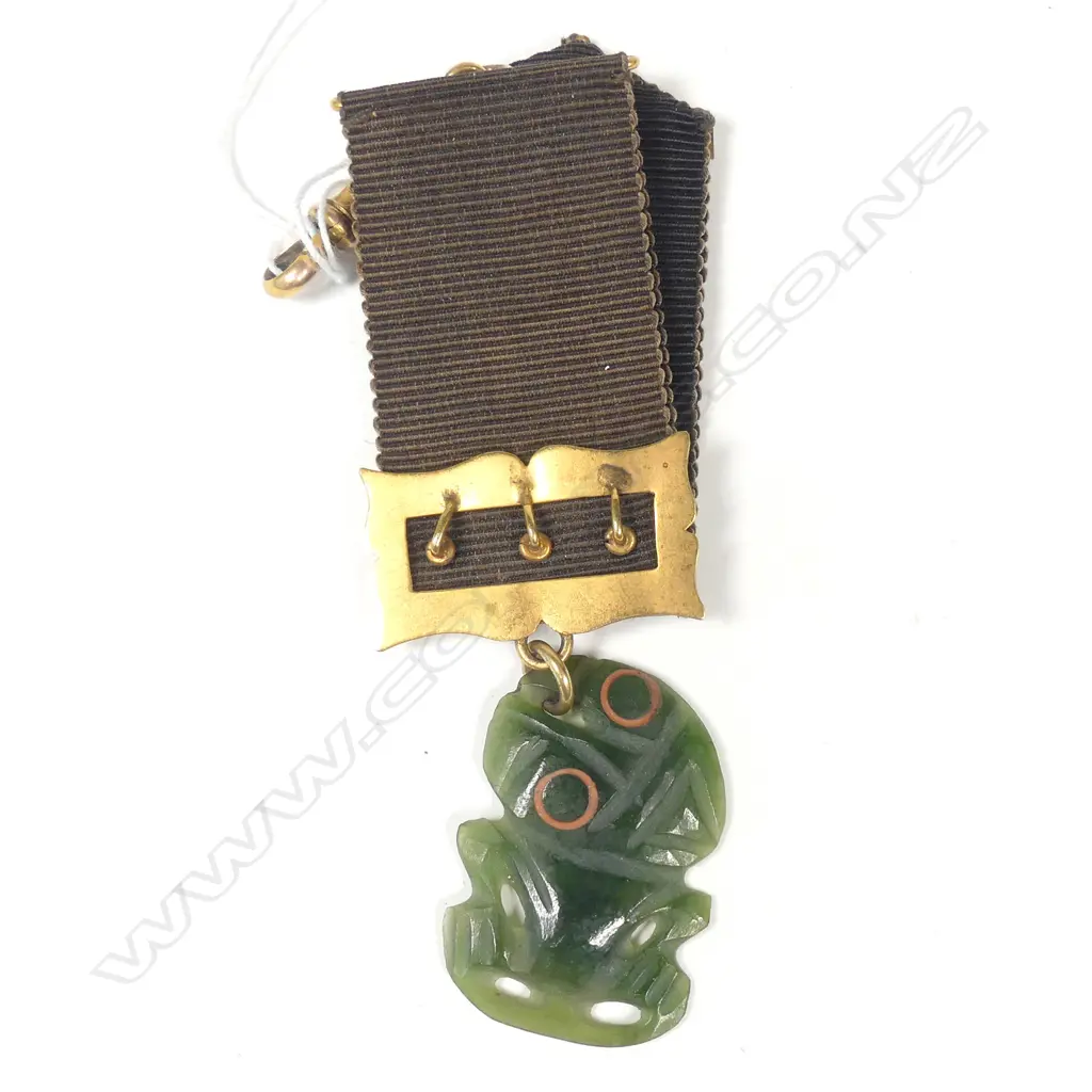 Antique 15ct gold and NZ greenstone tiki fob Image 1++