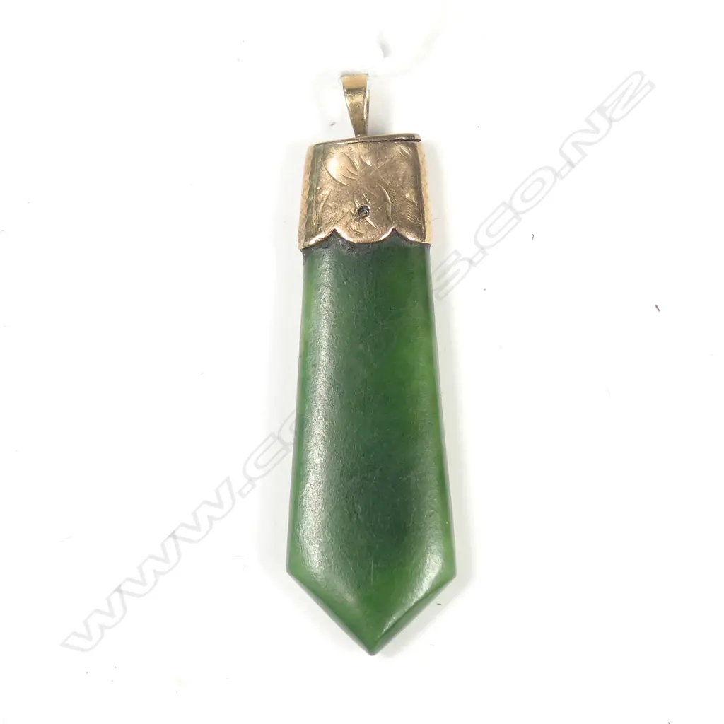 Antique 9ct gold and NZ greenstone pendant Image 1++