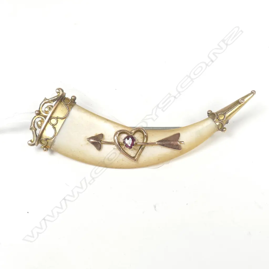 C1900 9CT & MOP BROOCH GARNET GEM ARROW & HEART FITTING Image 1++