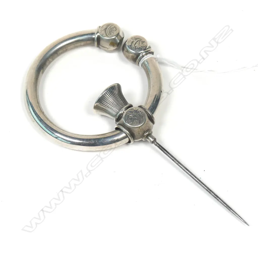 ANTIQUE SILVER KILT PIN CIRCULAR Image 1++