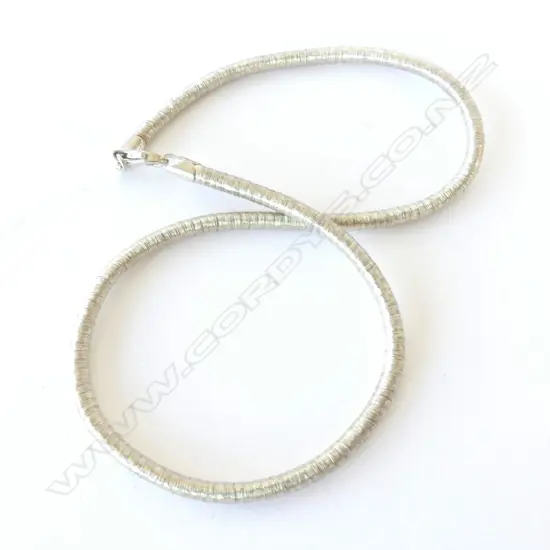 SILVER COIL NECKLACE WITH SILVER PARROT CLASP