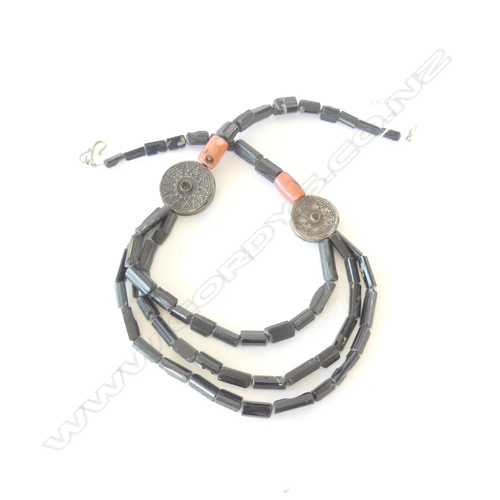 ONYX CORAL AND SILVER DISC NECKLACE Image 1++