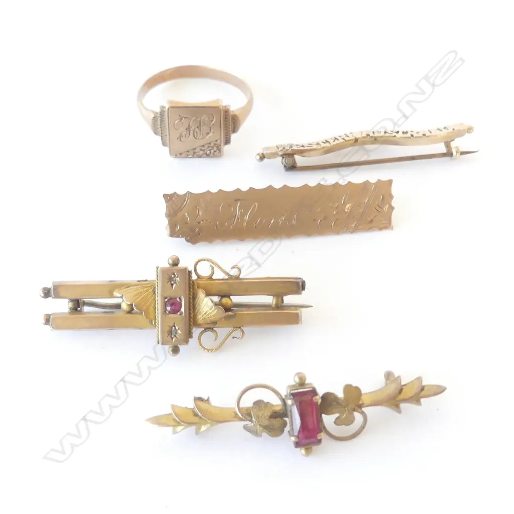 9ct GOLD BROOCHES & RING, 11.4gm Image 1++
