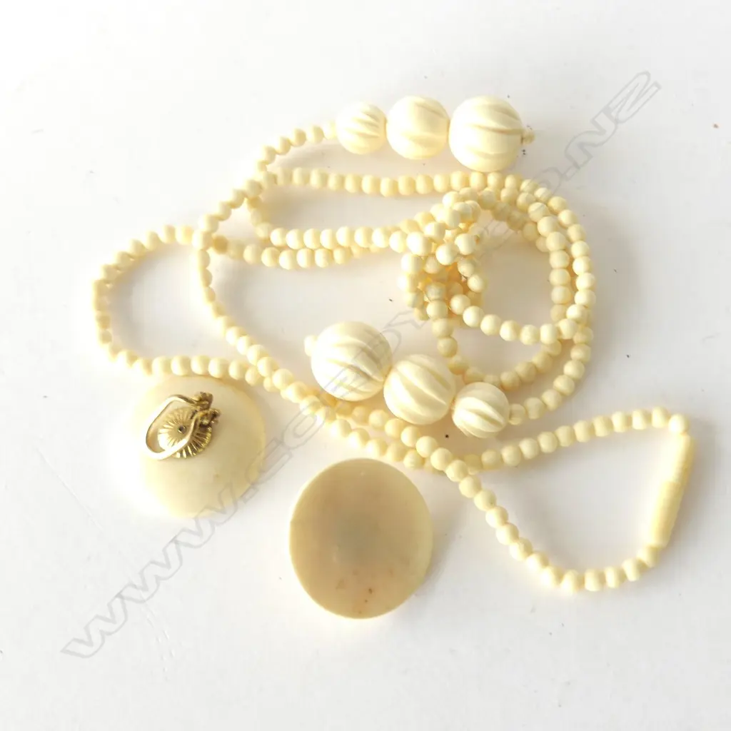 IVORY SATOIR NECKLACE AND EAR CLIPS Image 1++