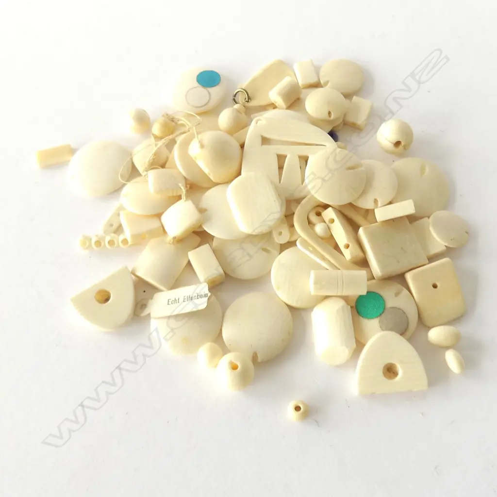 BAG OF ASST IVORY PIECES Image 1++