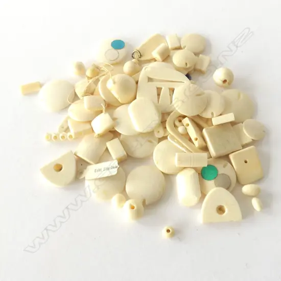 BAG OF ASST IVORY PIECES