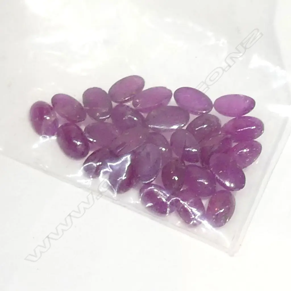 LOT ASST 10CT RUBY CABOCHON ALL THE SAME SIZE Image 1++