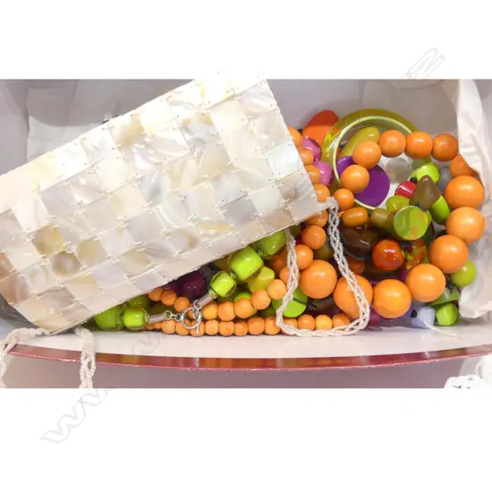 LOT ASSRTD COSTUME JEWELLERY INCL WOODEN BEADS