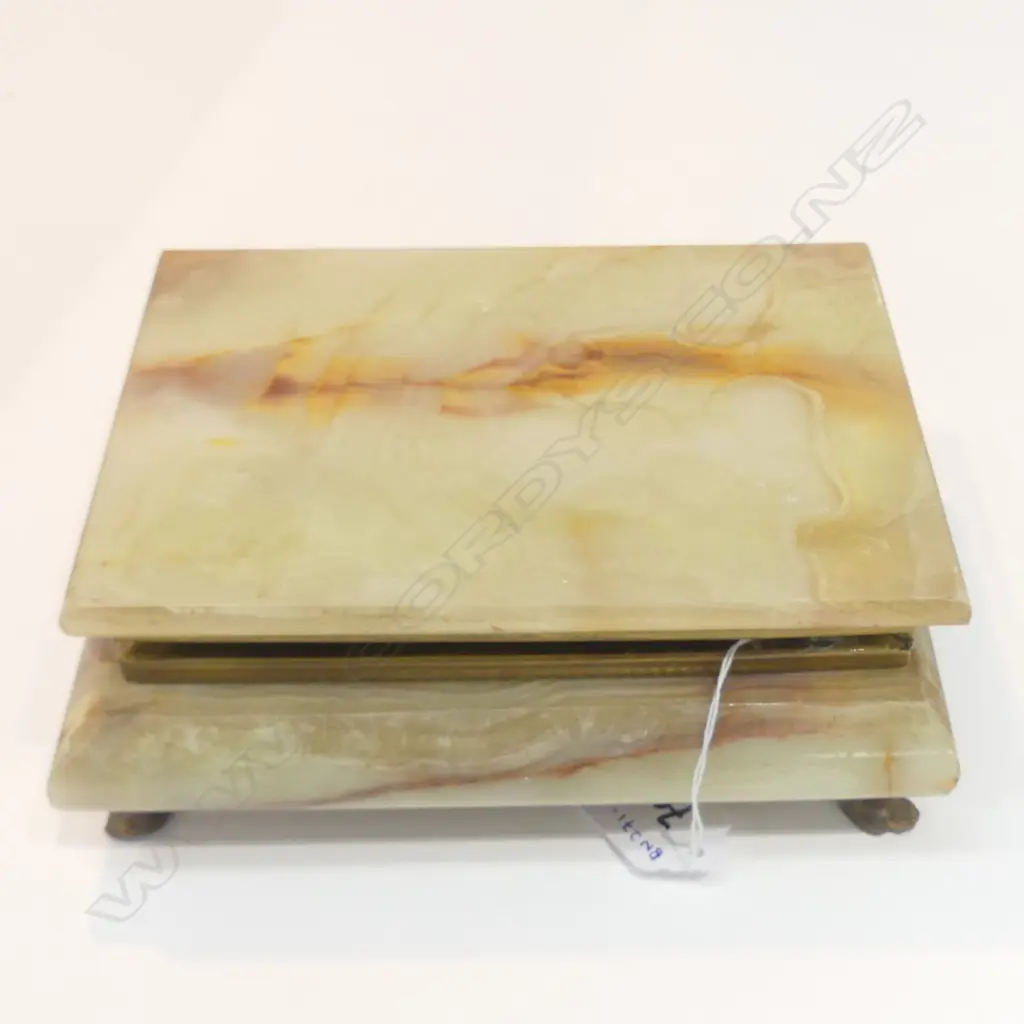 COSTUME JEWELLERY IN AGATE BOX W. 170MM Image 1++