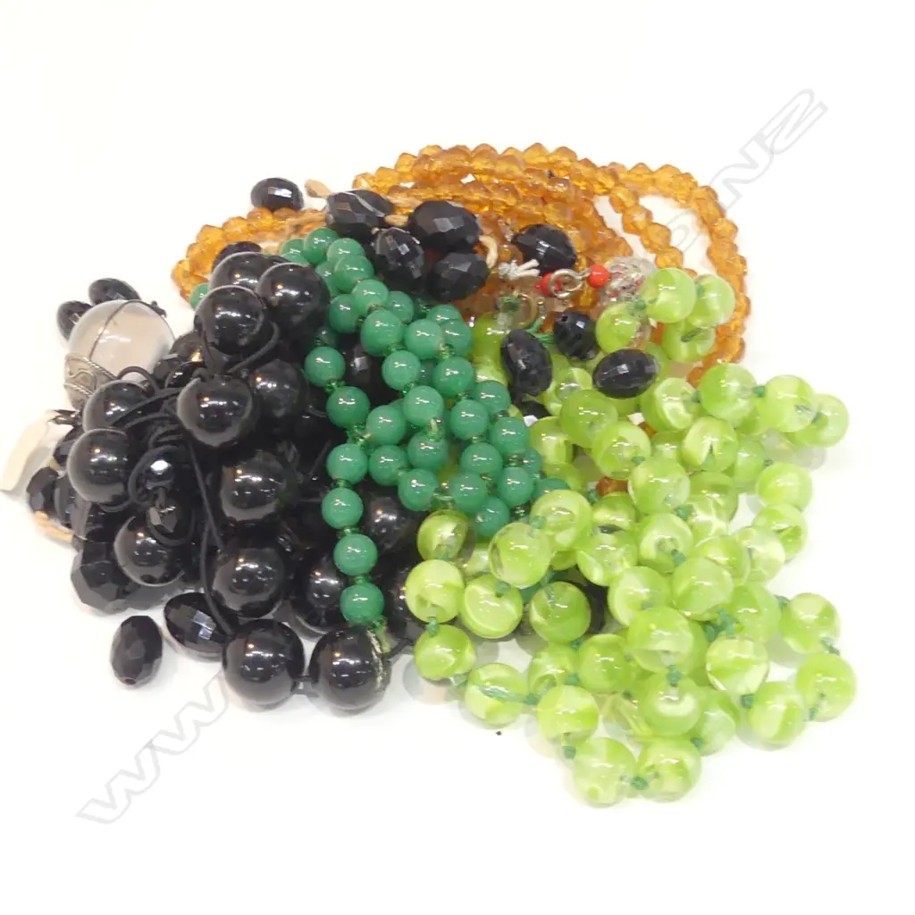 BAG OF ODD BEAD NECKLACES, SOME BROKEN Image 1++