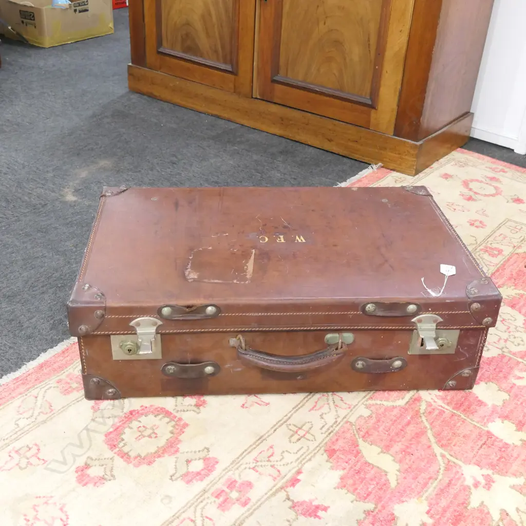LARGE LEATHER SUITCASE Image 1++