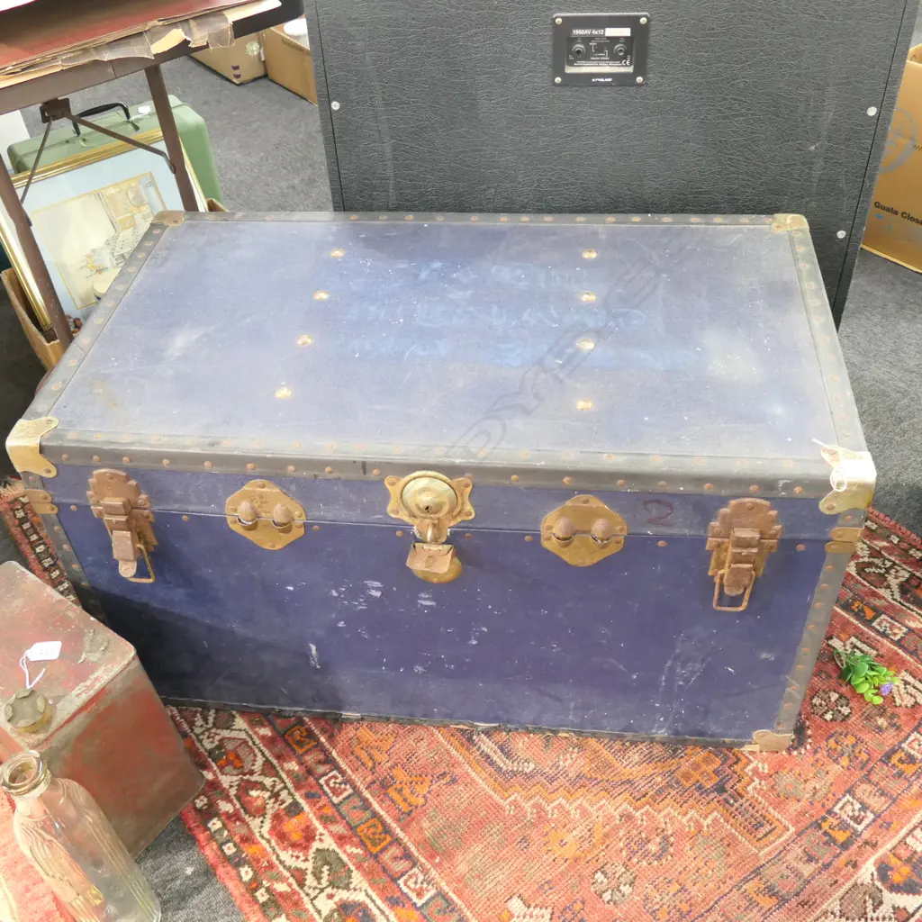VINTAGE TRAVEL TRUNK BLUE WITH METAL FITTINGS Image 1++