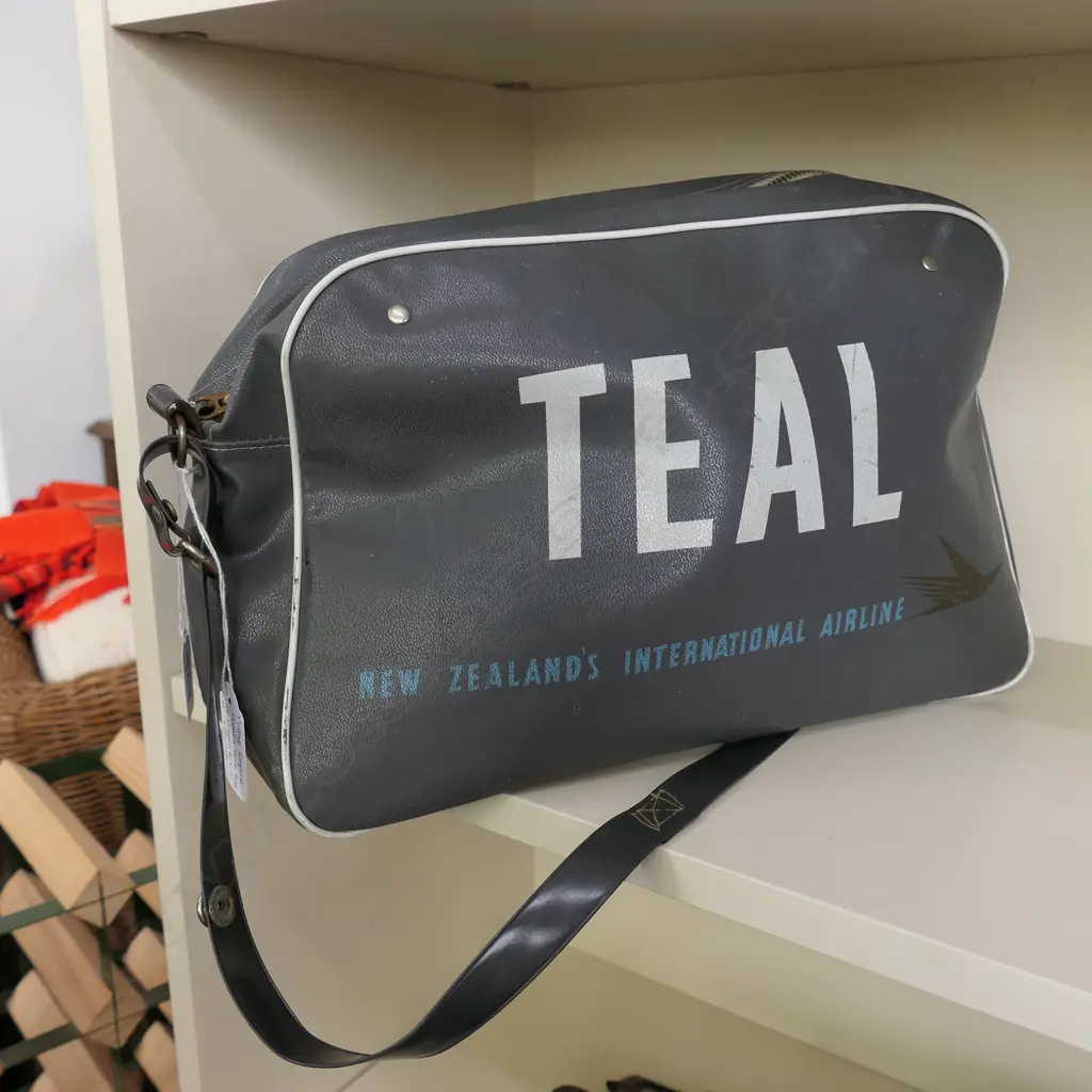 TEAL NZ. BRITISH EMPIRE GAMES BAG 1958.  Image 1++