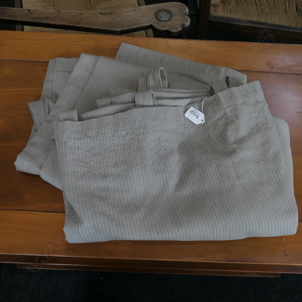 2X  BEIGE COLOUR CURTAINS, 1.4 MTRS WIDE/ 2 MTRS LONG INCL TABS Image 1++