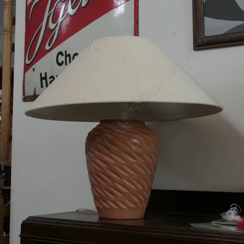 LARGE INCISED TERACOTTA LAMP Image 1++