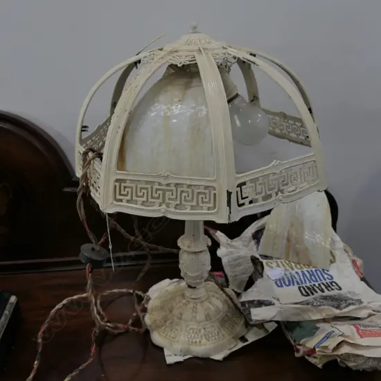 TIFFANY STYLE METAL SIDE LAMP WITH GLASS PANELS