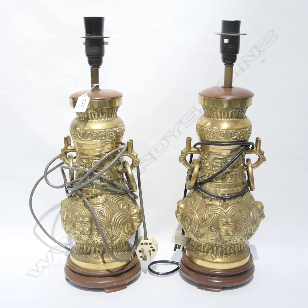 PAIR OF HEAVY BRASS CHINESE TABLE LAMPS Image 1++