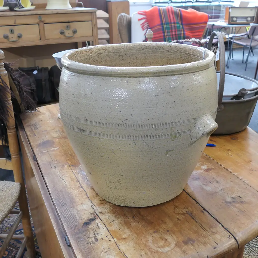 'ARCHIBALD BROS AVONDALE' LARGE SALT GLAZED STORAGE POT Image 1++