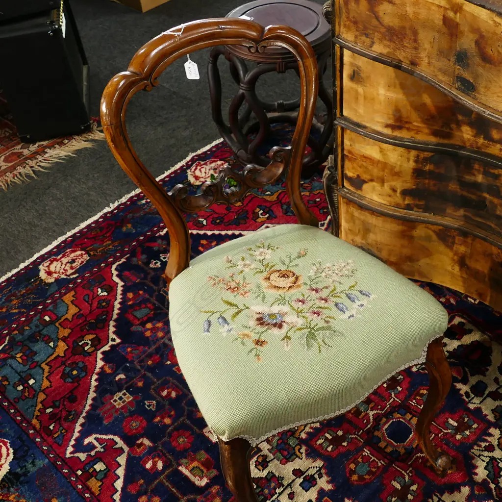 VICT BALLOON BACK CHAIR Image 1++