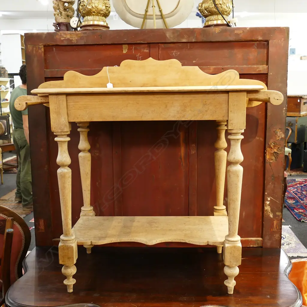 KAURI WASHSTAND Image 1++