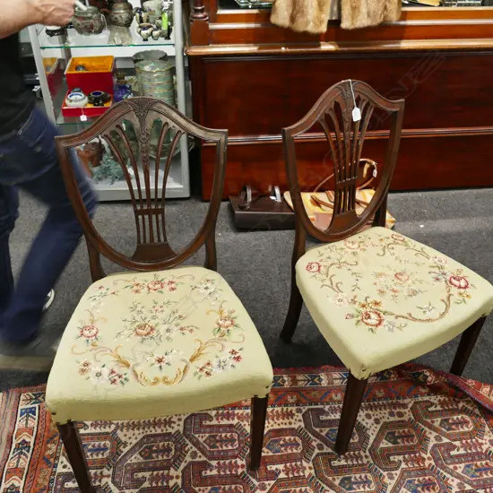 2 HEPPLEWHITE STYLE DINING CHAIRS
