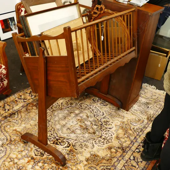 WOODEN ROCKING BASSINET H. 960MM