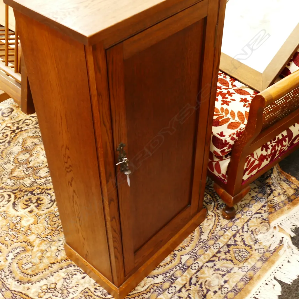 OAK CUPBOARD Image 1++