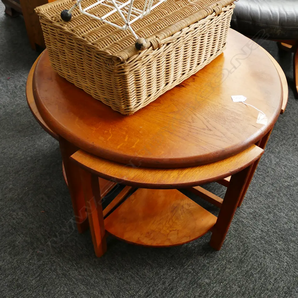 OAK CIRCULAR NEST OF TABLES D 680 MM Image 1++