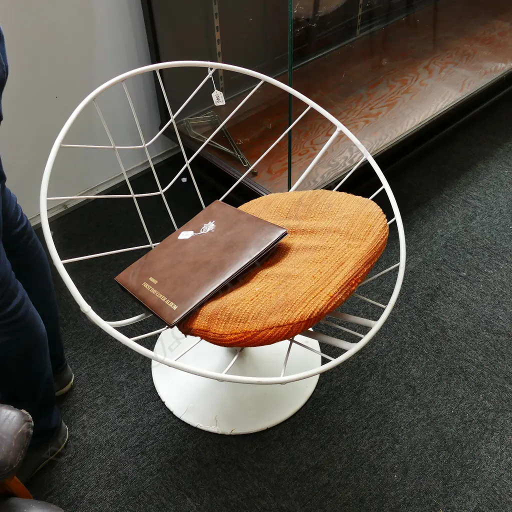 WIRE PEDESTAL OUTDOOR CHAIR Image 1++