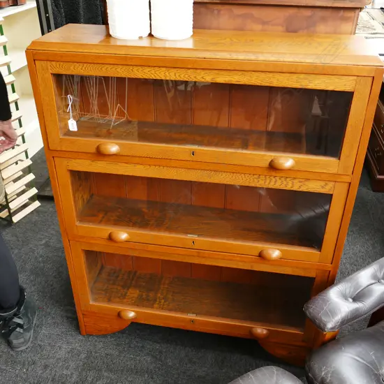 3 TIER GLAZED BOOKSHELF H.1150mm W.910mm