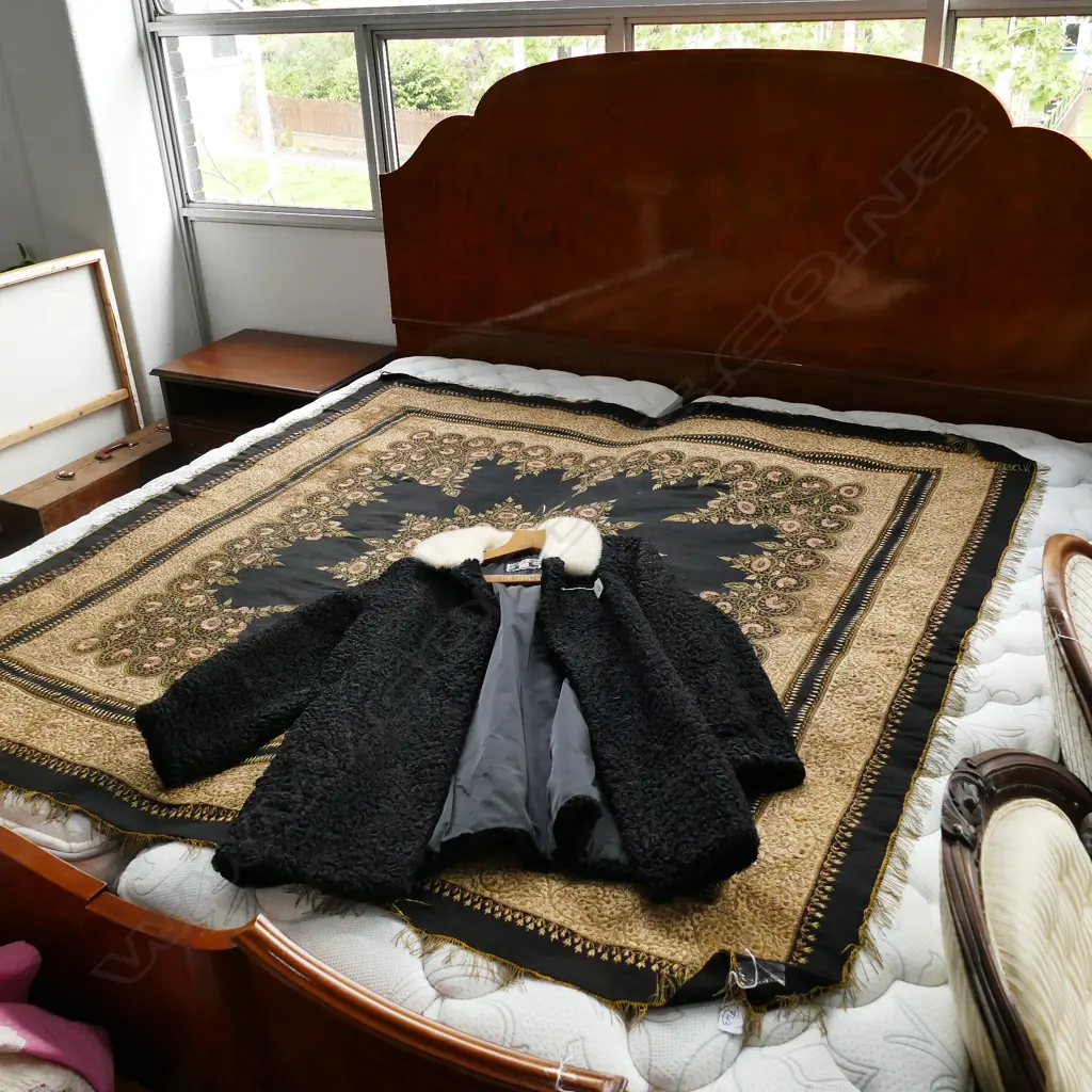 WALNUT SUPERKING SIZE 200 X 210cm ANTIQUE BED WITH TWO SEPARATE SPRUNG  BASES  Image 1++