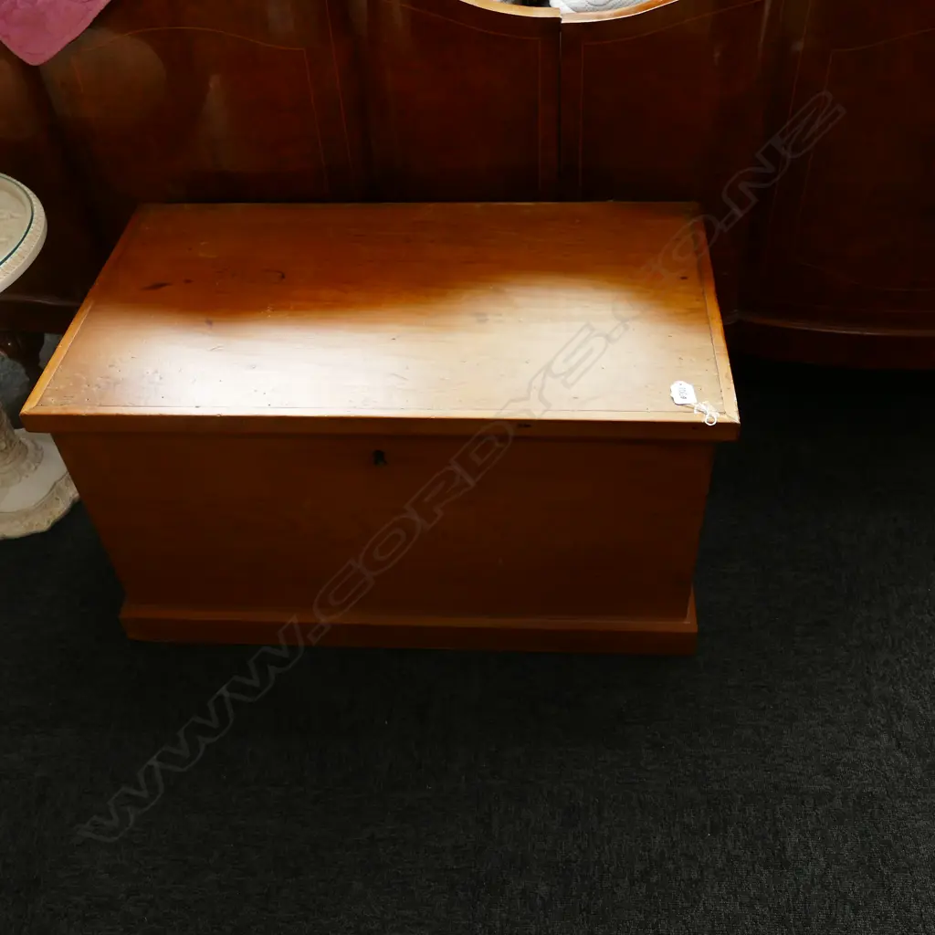 WOODEN GLORY BOX W. 800MM + METAL TRUNK Image 1++