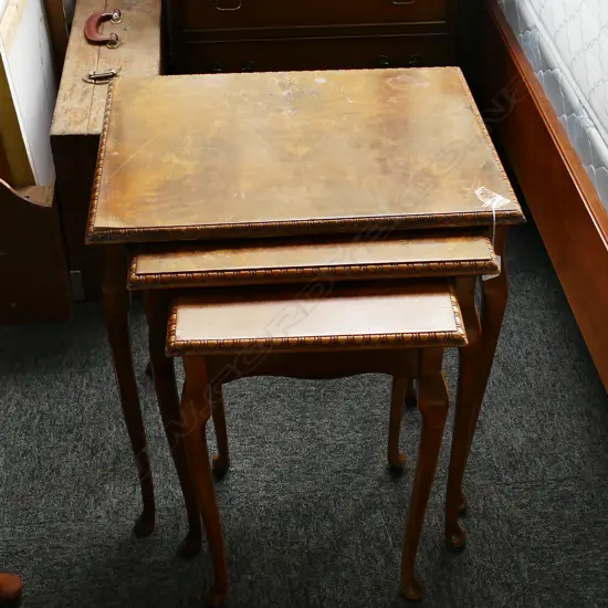 MAHOGANY NEST OF 3 TABLES