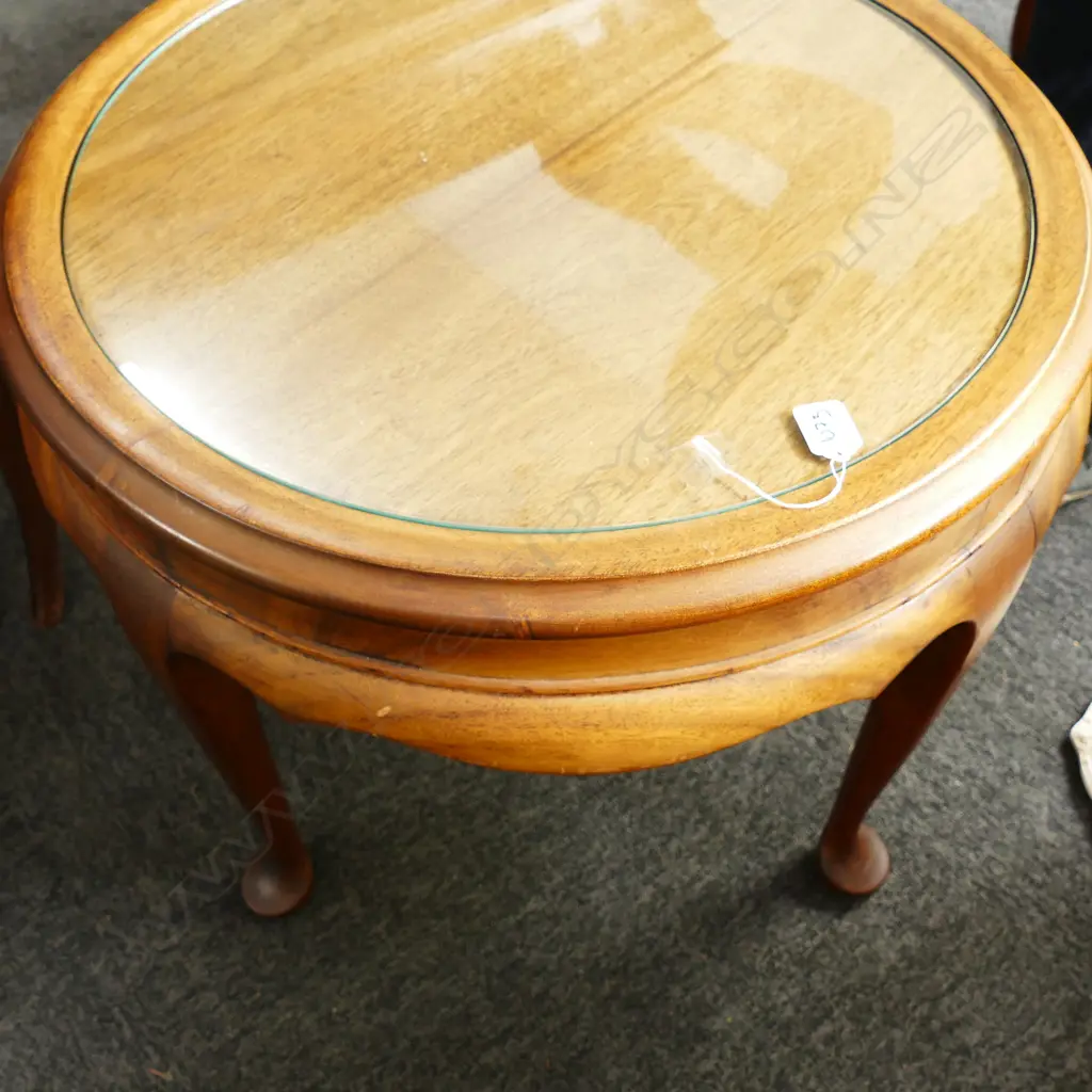 MAHOGANY CIRCULAR OCCASIONAL TABLE Image 1++