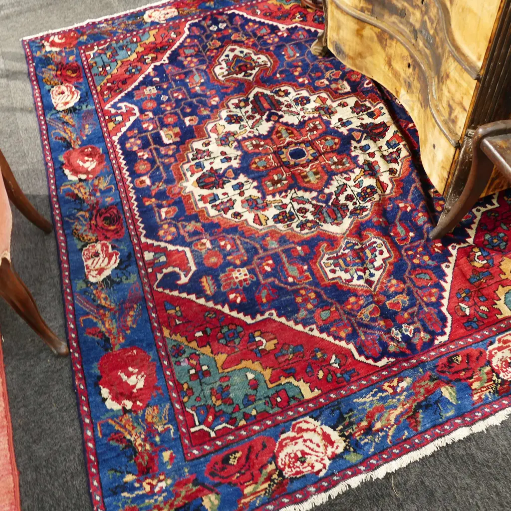 SEMI ANTIQUE IRANIAN BAKTIARI RUG 2060 X 1580 Image 1++