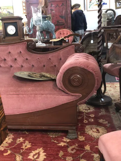 BIEDERMEIER BUTTONBACK COUCH Image 1++