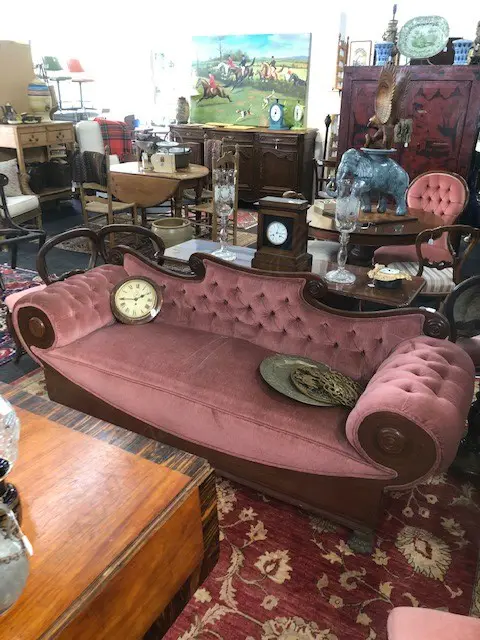 BIEDERMEIER BUTTONBACK COUCH Image 1++