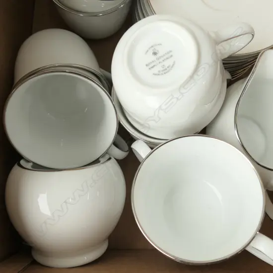 R/DOULTON ASST SIMPLY PLATINUM 18 PC