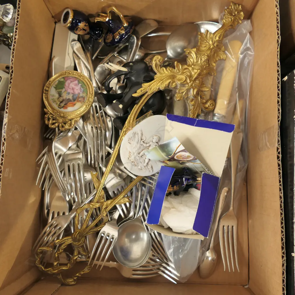 LOT ASST CUTLERY /LIMOGE/EBONY ELEPHANT ETC Image 1++