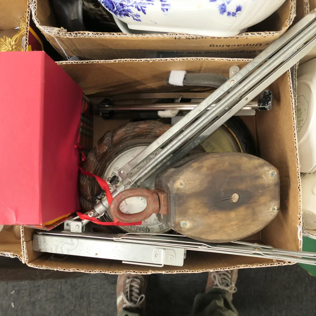LOT ASST INCL 2 BAROMETERS  Image 1++