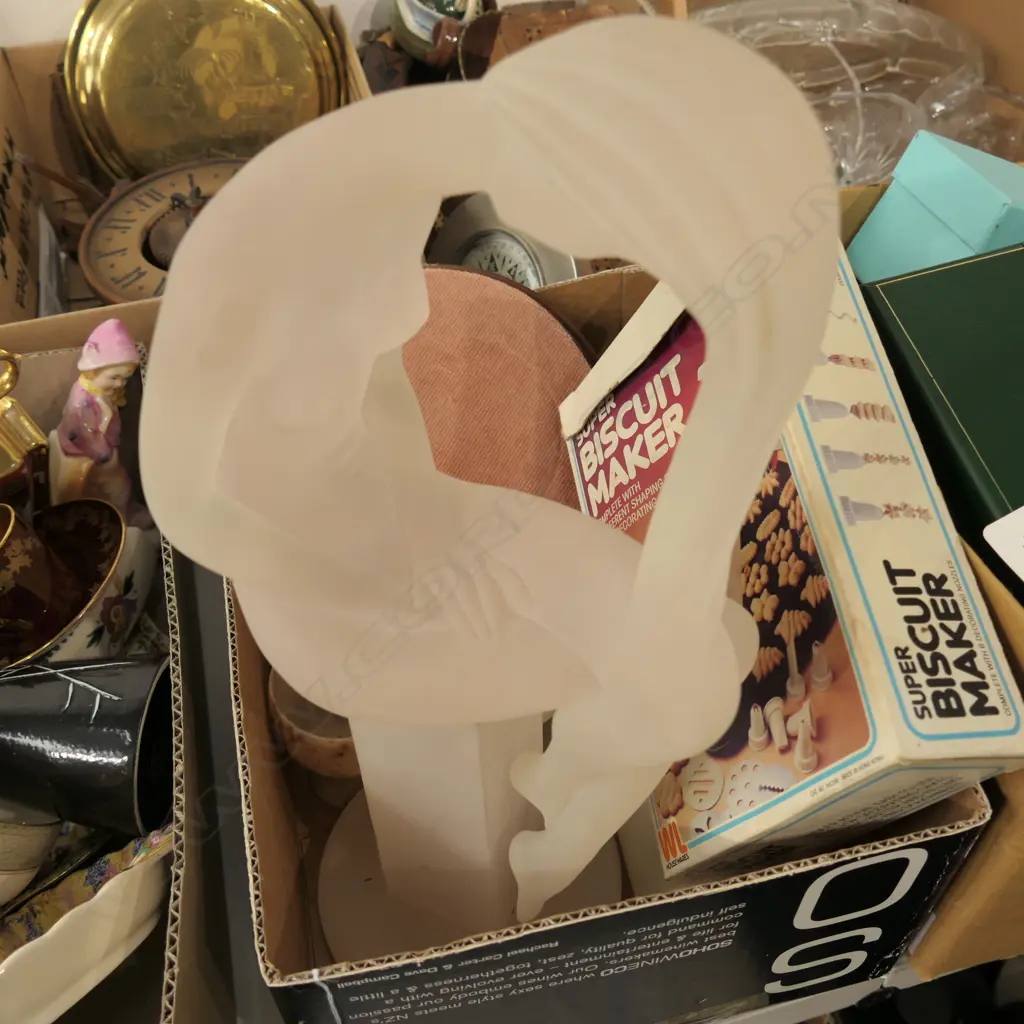 LOT ASST INCL. RESIN NUDE FIGURE ETC Image 1++