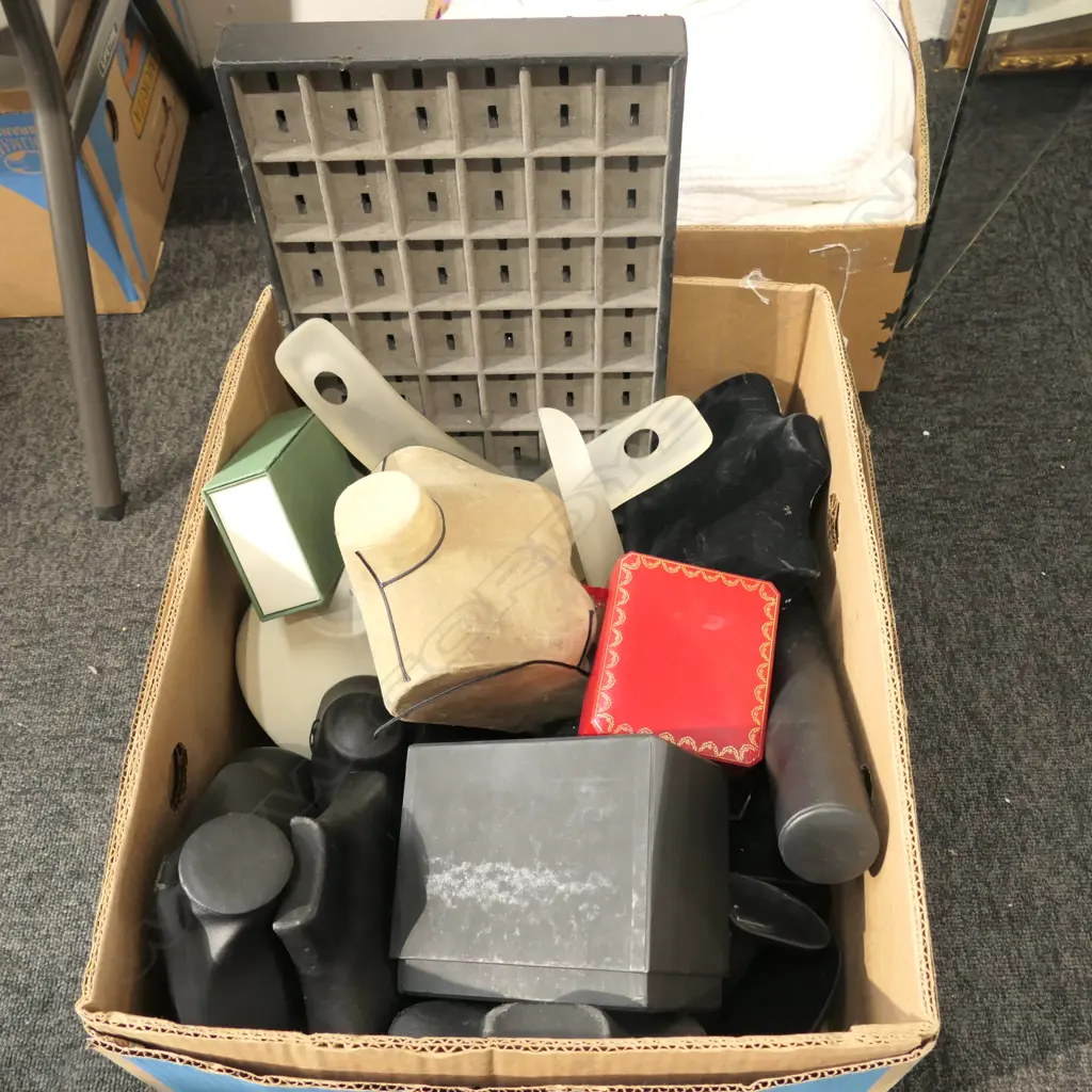 BOX OF BLACK/MIXED DISPLAY ITEMS, INCLUDES RED CARTIER WRIST WATCH BOX Image 1++