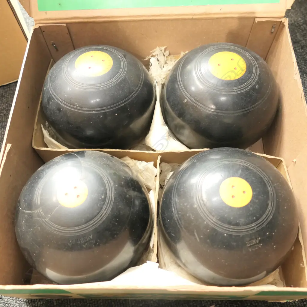 4 VINTAGE 'HENSELITE' BOWLS IN BOX Image 1++