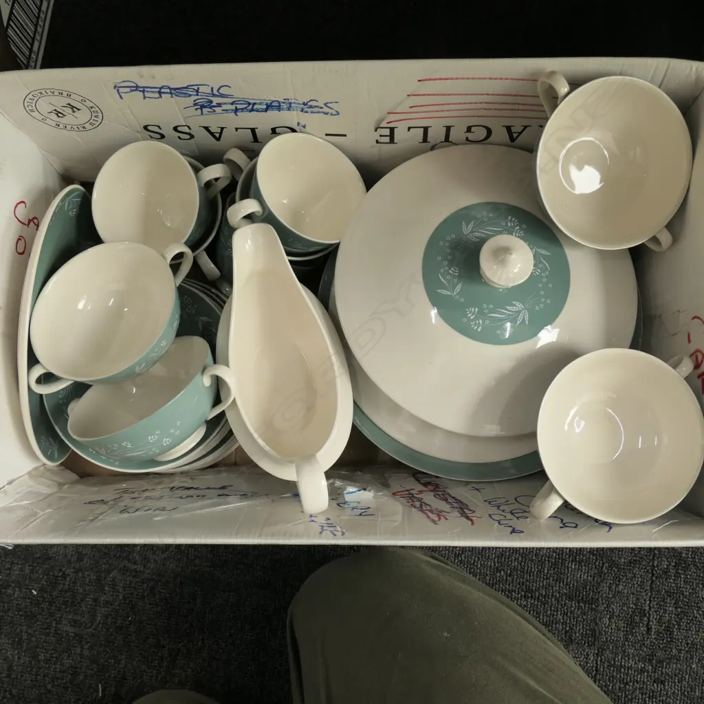 25 PCE PART DINNER SET ROYAL DOULTON 'CASCADE' Image 1++