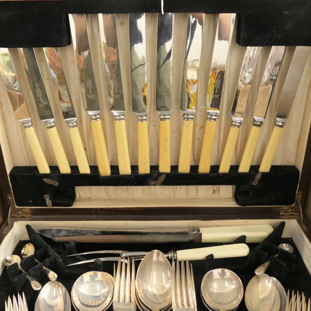CANTEEN OF CUTLERY Image 1++