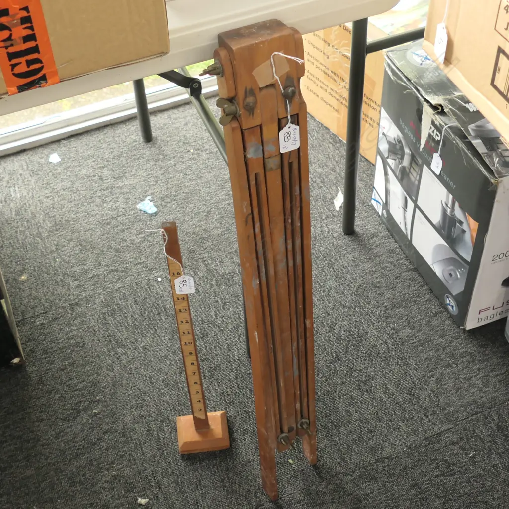 ARTIST EASEL + MEASURE Image 1++