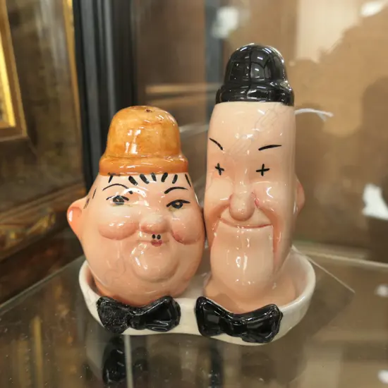 LAUREL AND HARDY ART DECO SALT AND PEPPER PLUS TRAY